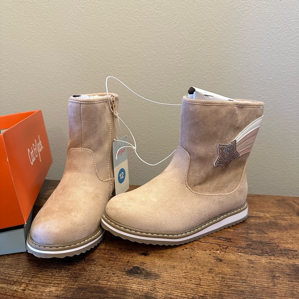 BRAND NEW! Toddler girl, size 12 Cat and Jack winter boots.